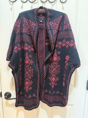 Johnny Was Black Cape with Redish Pink Embroidered Floral Motif size xs